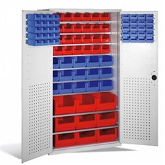 Schrank mit Sichtlagerkästen